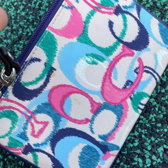 Coach Wristlet ,Coach Vibrant Patterned Wristlet,Coach Wallet. - Picture 2 of 10